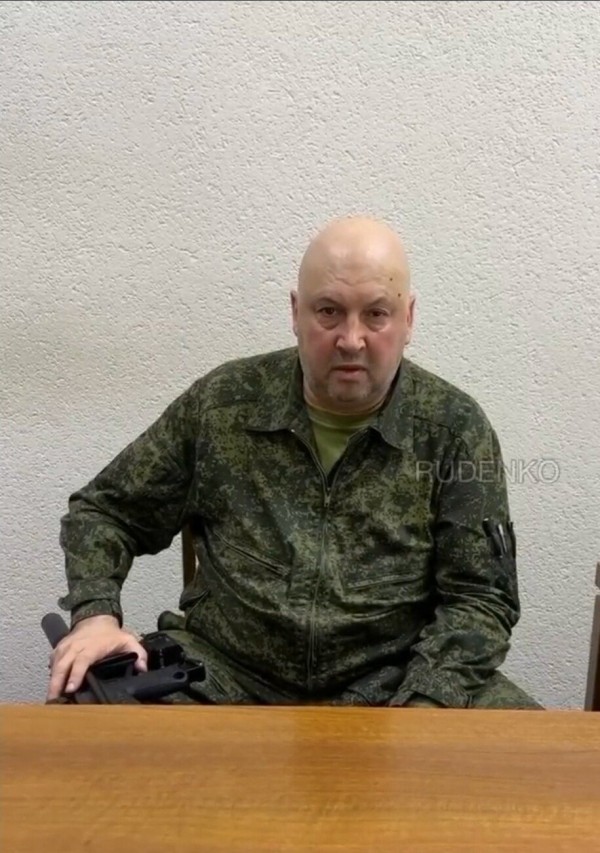 SmartSelect_20230624_090931_Chrome.jpg 속보) 러시아 장군 바그너에 복종 호소.jpg