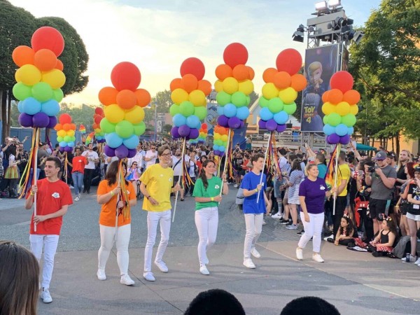 disneyland-paris-gay-pride - 복사본.jpg 펨붕이들은 모르는 요즘 디즈니랜드 ㄷㄷㄷㄷㄷㄷ